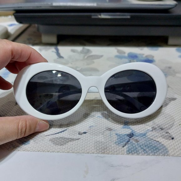 JCP Simple Plastic White Frame Sunglasses SR0922 - Picture 7 of 7